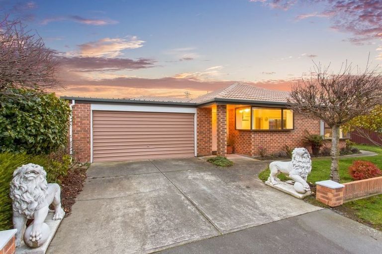Photo of property in 107 Racecourse Road, Sockburn, Christchurch, 8042