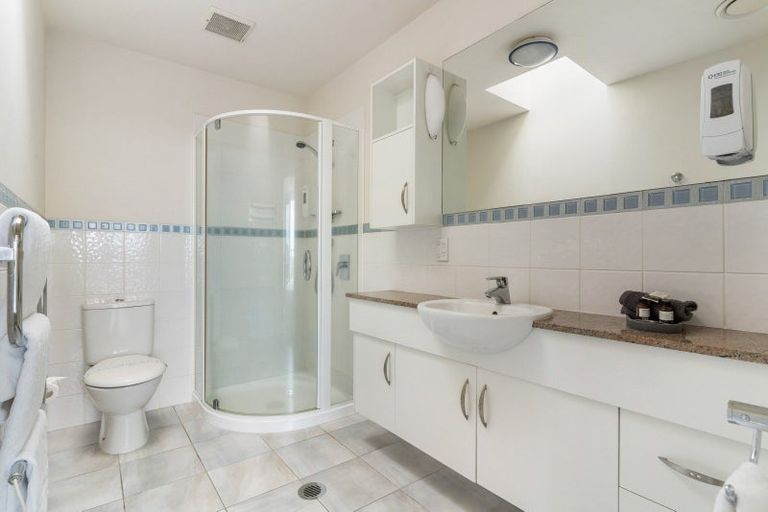 Photo of property in Anchorage Apartments, 411/36 Victoria Road, Mount Maunganui, 3116