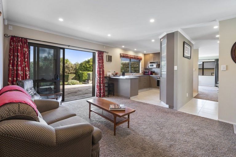 Photo of property in 11 Silkwood Place, Fitzherbert, Palmerston North, 4410