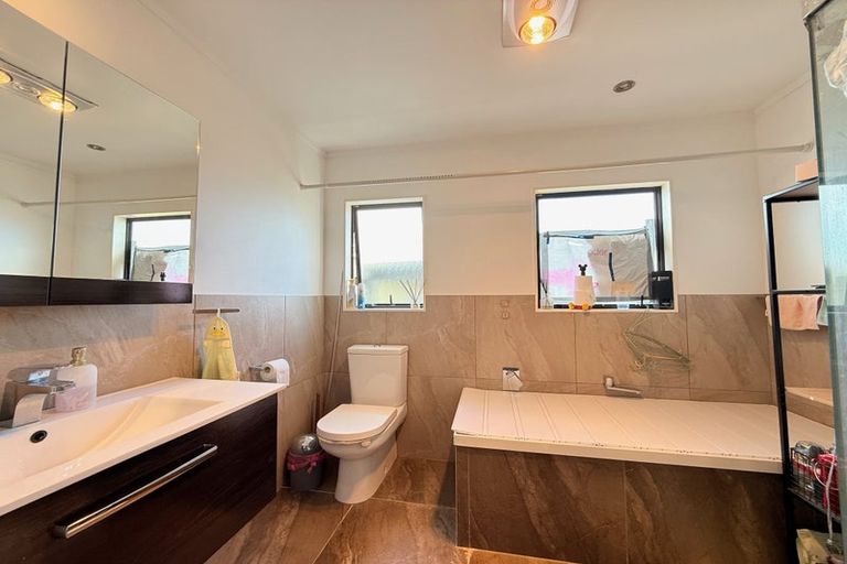 Photo of property in 2/18 Aurea Avenue, Pakuranga, Auckland, 2010