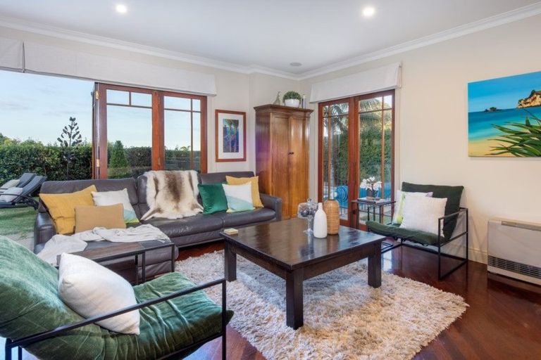 Photo of property in 15 Ocean View Road, Milford, Auckland, 0620