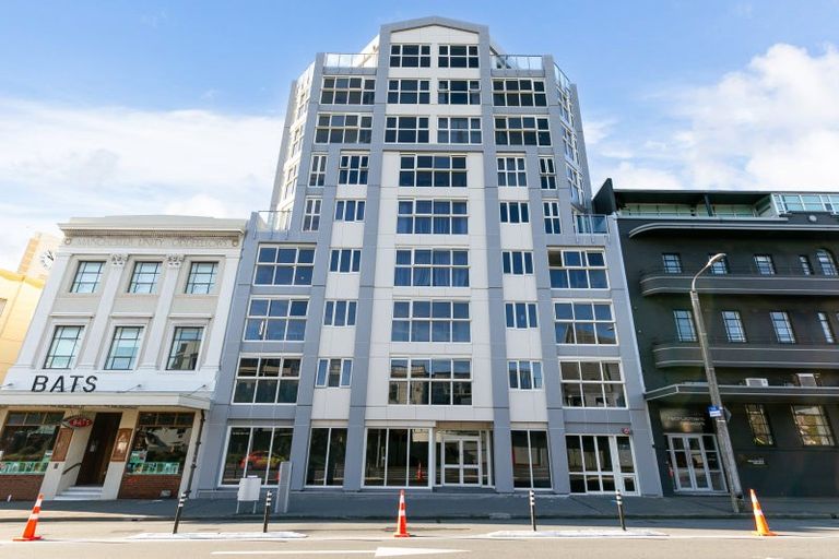 Photo of property in 2e/5 Kent Terrace, Mount Victoria, Wellington, 6011