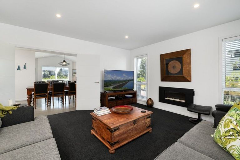 Photo of property in 14 Oceania Sands Way, Papamoa Beach, Papamoa, 3118