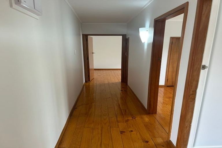 Photo of property in 2/70 Gladstone Road, Northcote, Auckland, 0627