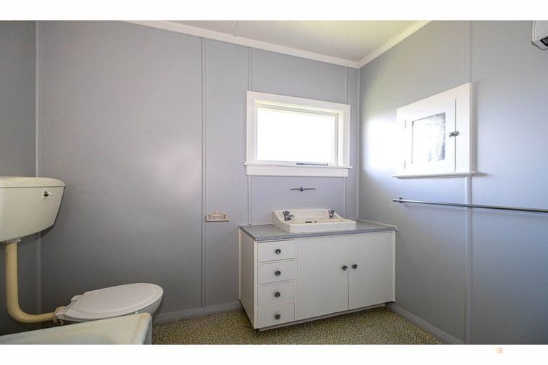 Photo of property in 6 Parsonage Road, Waimate, 7924