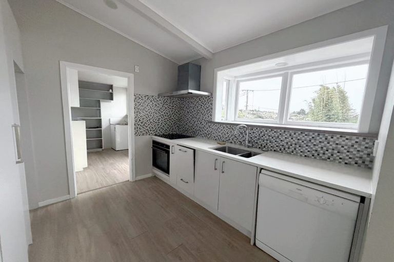 Photo of property in 16 Helena Street, Massey, Auckland, 0614