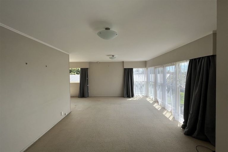 Photo of property in 16 Bayside Avenue, Te Atatu Peninsula, Auckland, 0610