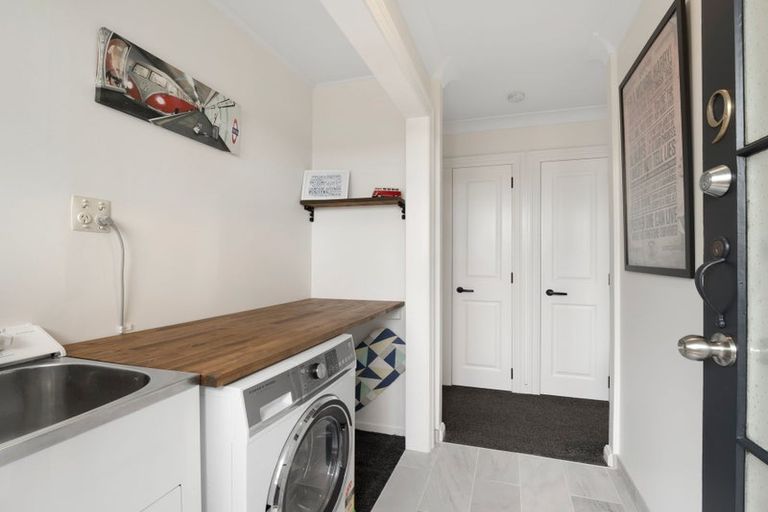 Photo of property in 9 Guernsey Place, Fitzherbert, Palmerston North, 4410