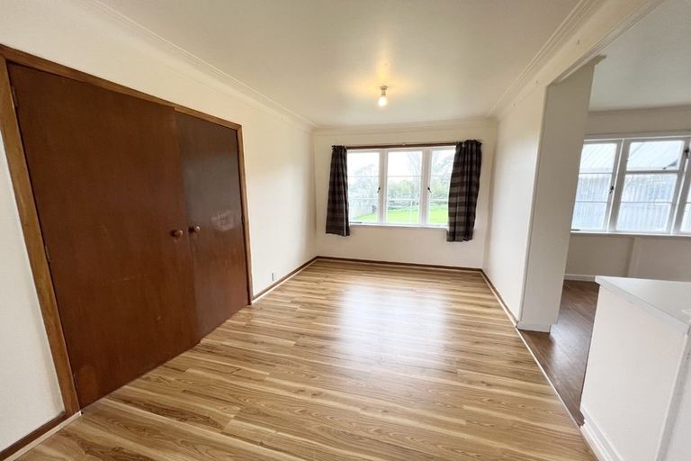 Photo of property in 13 Netherlands Avenue, Kelston, Auckland, 0602