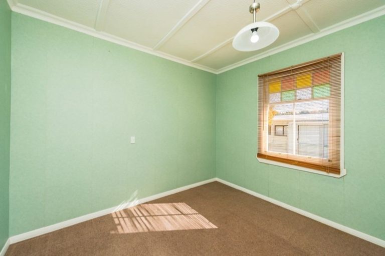 Photo of property in 2 Glasgow Street, Takaro, Palmerston North, 4412