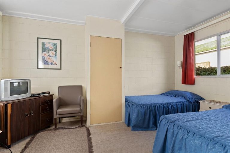 Photo of property in 100 Shearman Street, Waimate, 7924