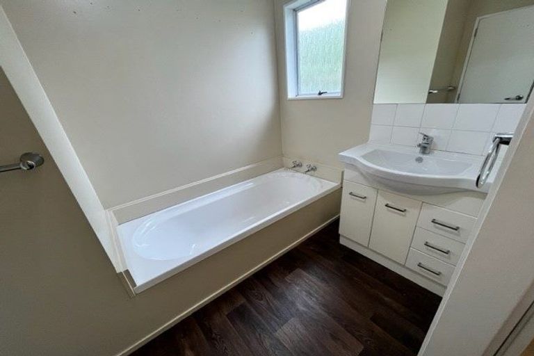 Photo of property in 2/34 Sandgate Avenue, Botany Downs, Auckland, 2010