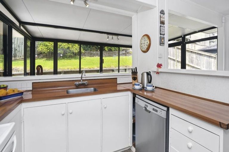 Photo of property in 1/17 Dianthus Place, Browns Bay, Auckland, 0630