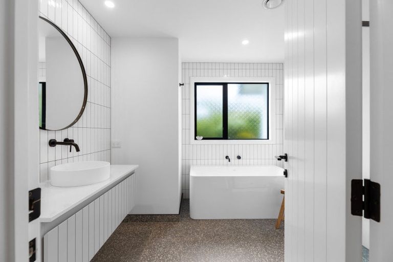 Photo of property in 43 Coutts Way, Fitzherbert, Palmerston North, 4410