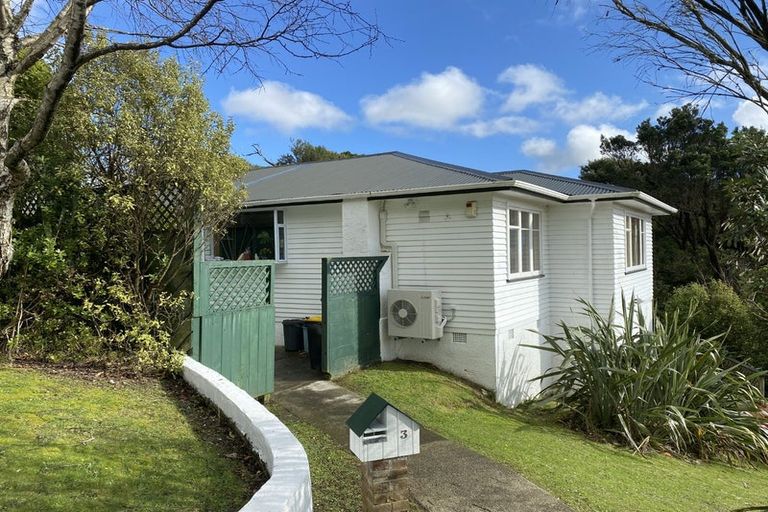 Photo of property in 3 Cecil Road, Tawa, Wellington, 5028