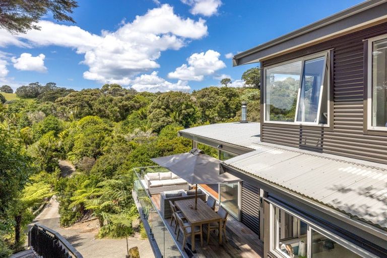 Photo of property in 18 Victoria Road South, Onetangi, Waiheke Island, 1081