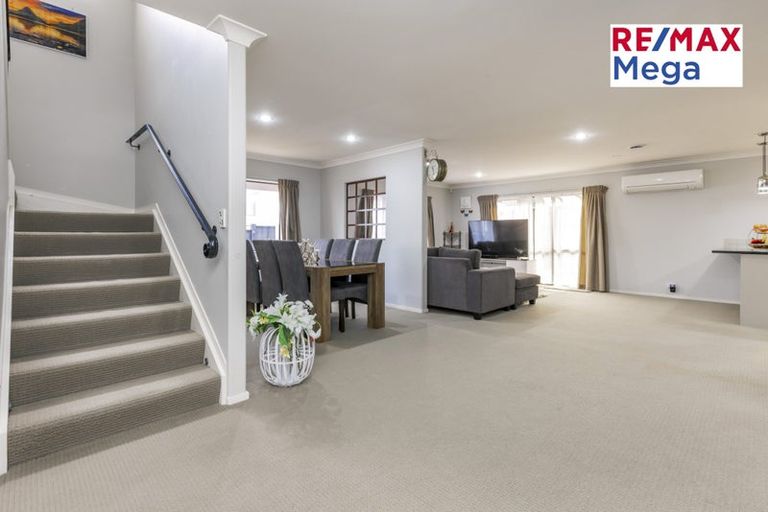 Photo of property in 10 Terrasini Drive, Flat Bush, Auckland, 2019