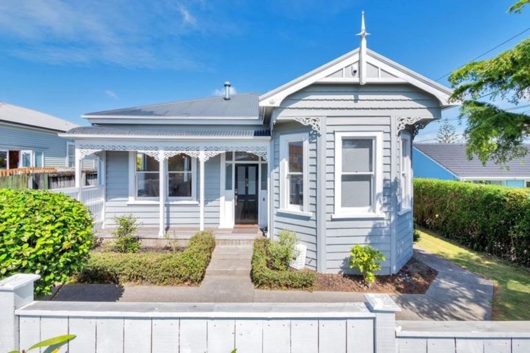 Photo of property in 1/80 Birkenhead Avenue, Birkenhead, Auckland, 0626