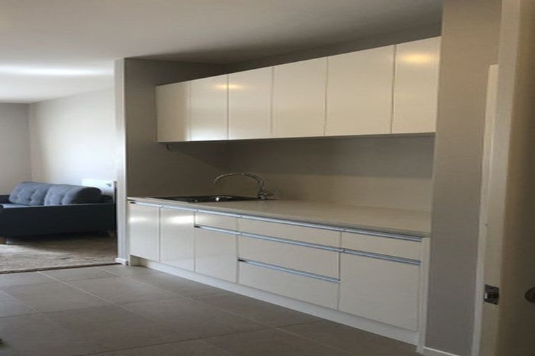 Photo of property in 16 Mural Place, Greenhithe, Auckland, 0632