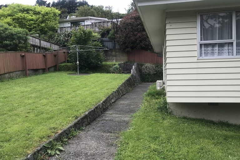 Photo of property in 3 Cyril Way, Paparangi, Wellington, 6037