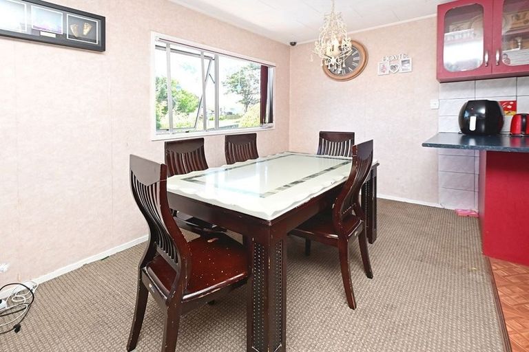 Photo of property in 5 Bundena Place, Clendon Park, Auckland, 2103