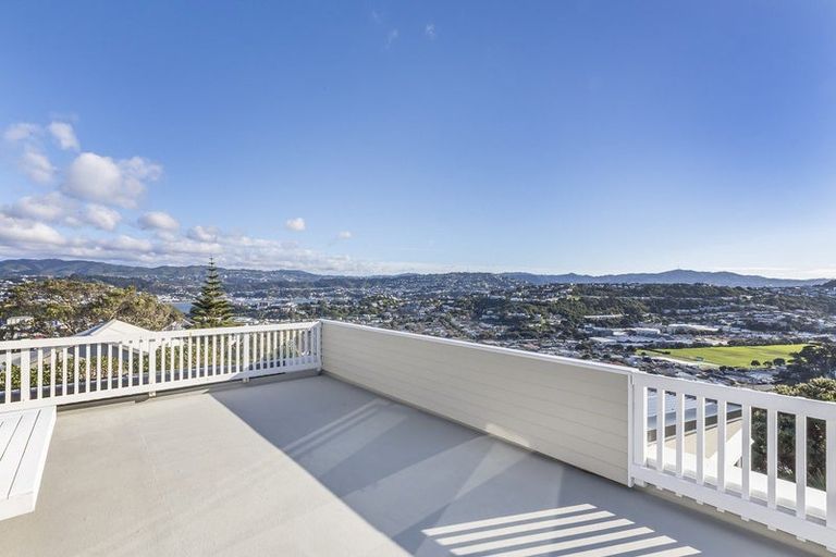 Photo of property in 124 Seatoun Heights Road, Seatoun, Wellington, 6022