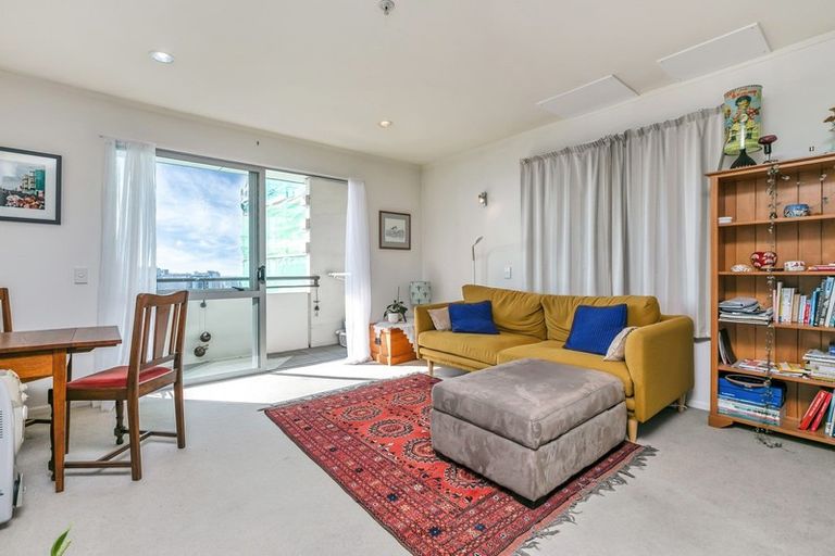 Photo of property in Luna Apartments, 6r/16 Burton Street, Grafton, Auckland, 1010