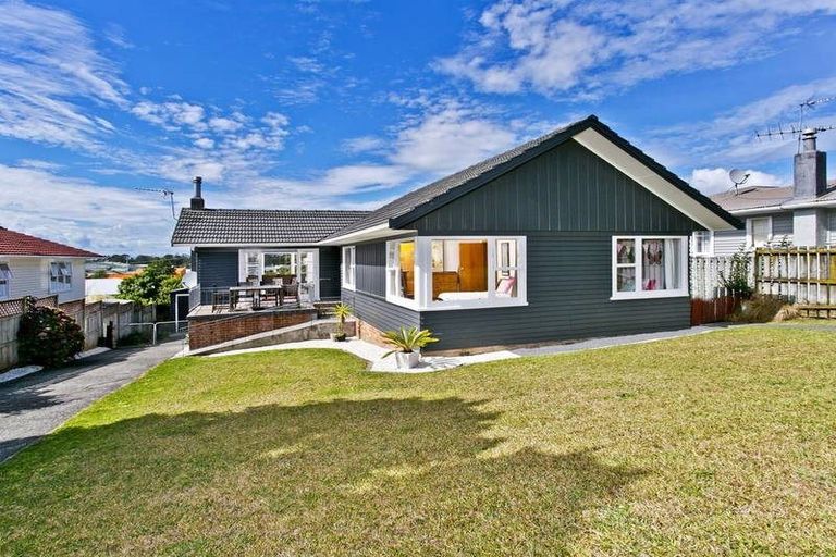 Photo of property in 13 Bruce Road, Glenfield, Auckland, 0629