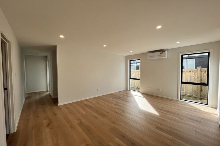 Photo of property in 43 Knights Road, Rothesay Bay, Auckland, 0630