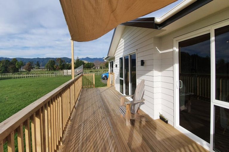 Photo of property in 275 Tararua Road, Levin, 5571