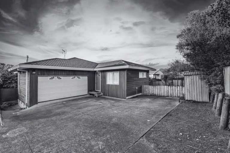 Photo of property in 16a Kokiri Street, Te Atatu South, Auckland, 0610