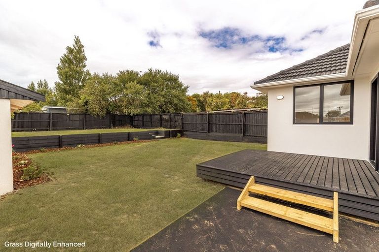 Photo of property in 35 Cuffs Road, Wainoni, Christchurch, 8061