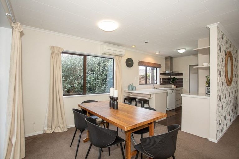 Photo of property in 16 Sawtell Place, Northcote, Christchurch, 8052