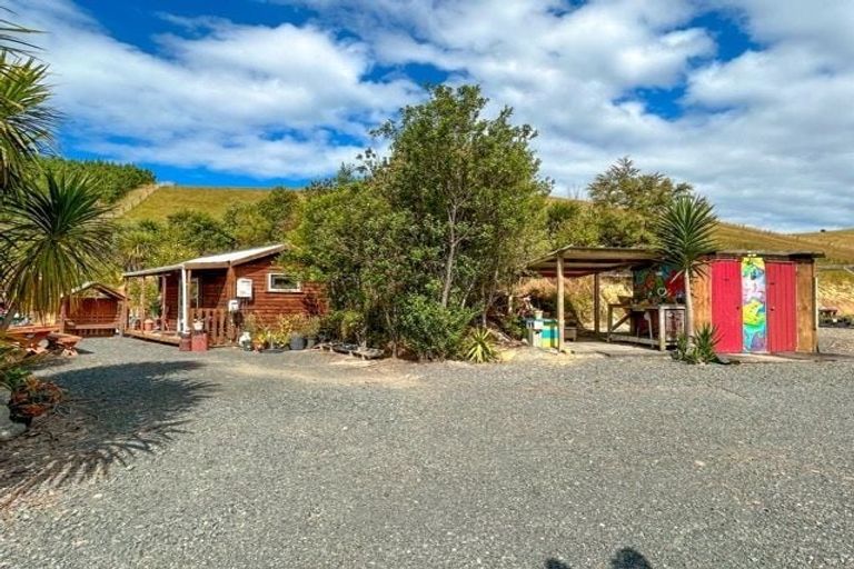 Photo of property in 1665 Matapouri Road, Matapouri, Whangarei, 0173
