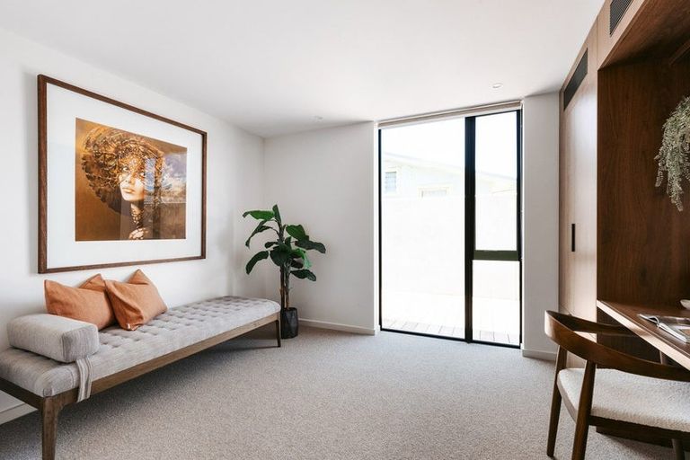 Photo of property in 124 Marine Parade, Mount Maunganui, 3116