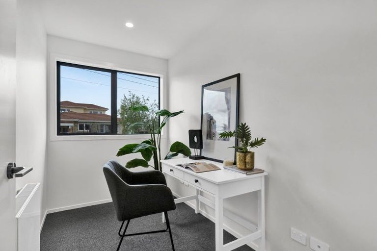 Photo of property in 7c Strandon Place, Strandon, New Plymouth, 4312