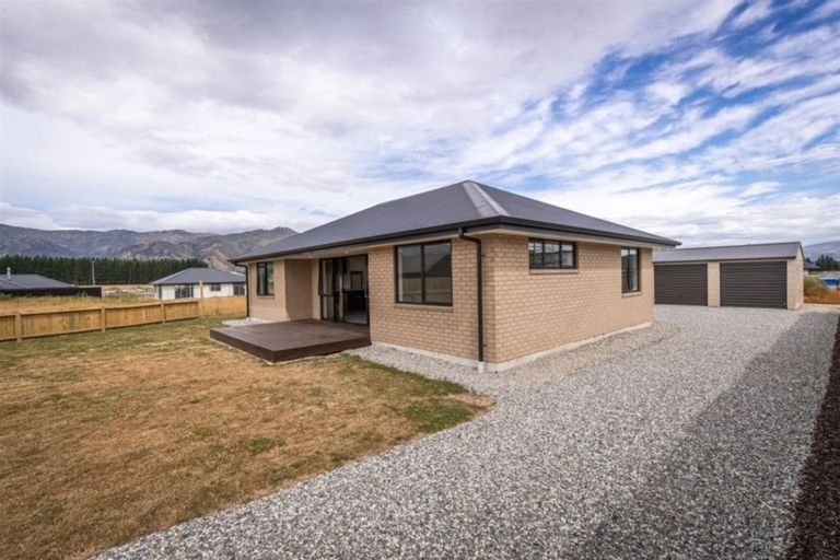 Photo of property in 14 Teal Place, Lake Hawea, Wanaka, 9382