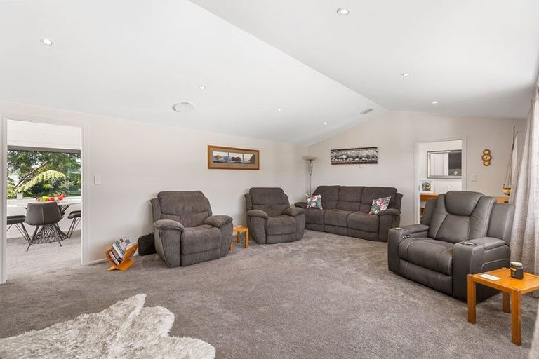 Photo of property in 7a Caledonia Place, Highlands Park, New Plymouth, 4312