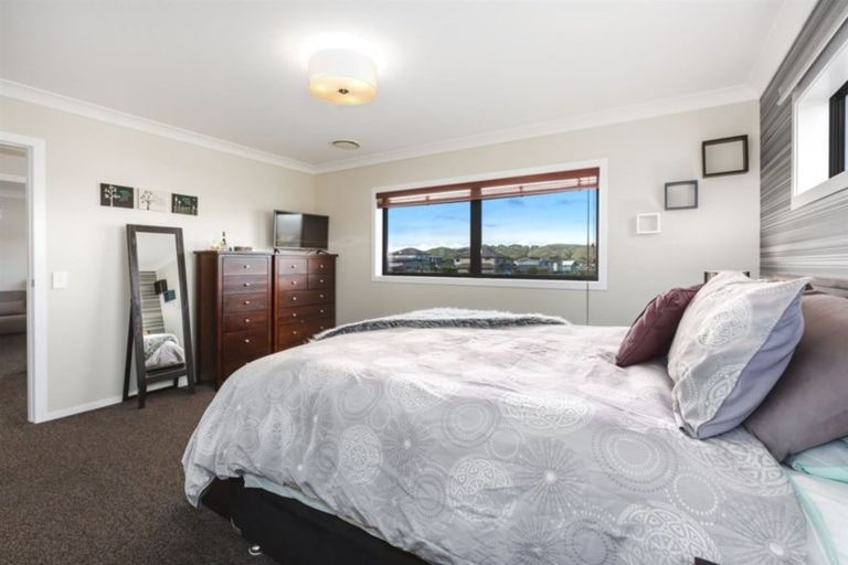 Photo of property in 58 Aotea Drive, Aotea, Porirua, 5024