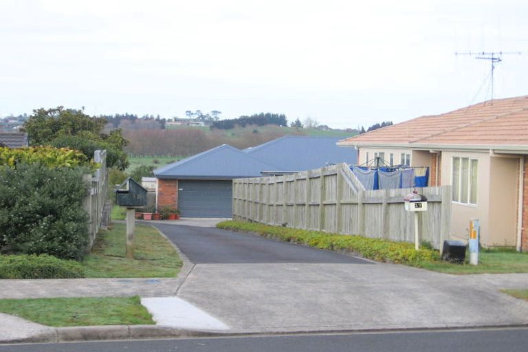 Photo of property in 17 Limousin Place, Grandview Heights, Hamilton, 3200