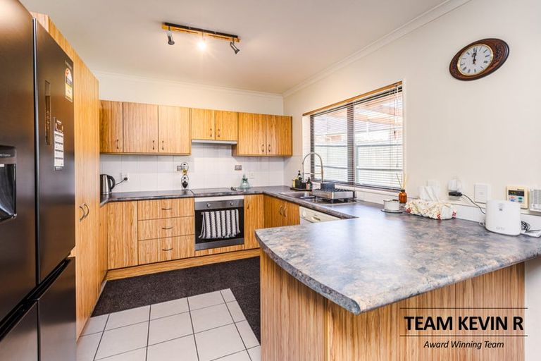 Photo of property in 12 Carisbrook Crescent, Papakura, 2110