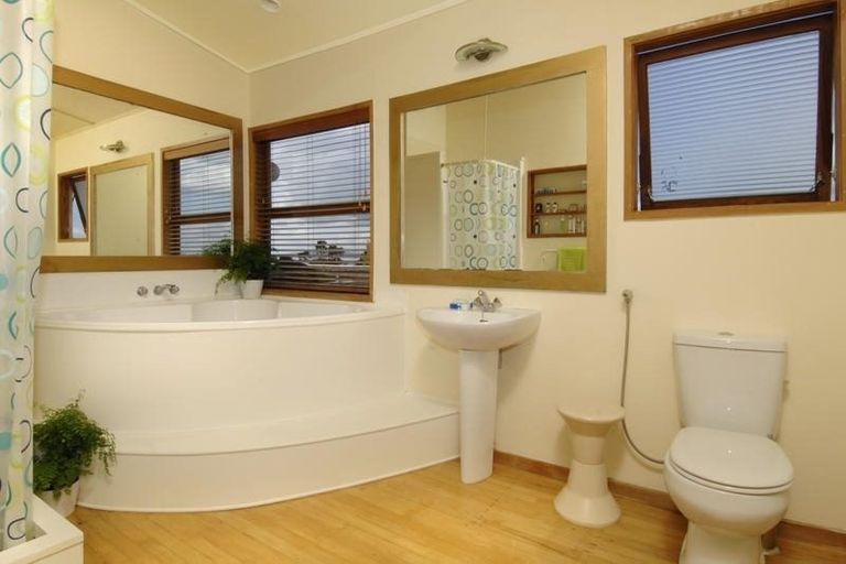 Photo of property in 68a Carlisle Road, Browns Bay, Auckland, 0630