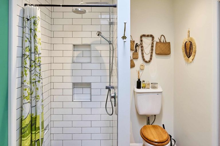 Photo of property in 20 Airlie Road, Plimmerton, Porirua, 5026