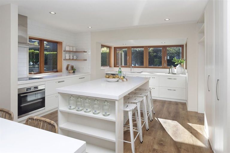 Photo of property in 114b Memorial Avenue, Burnside, Christchurch, 8053