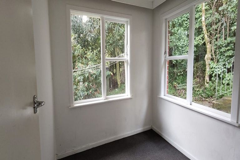 Photo of property in 16a Donald Crescent, Karori, Wellington, 6012