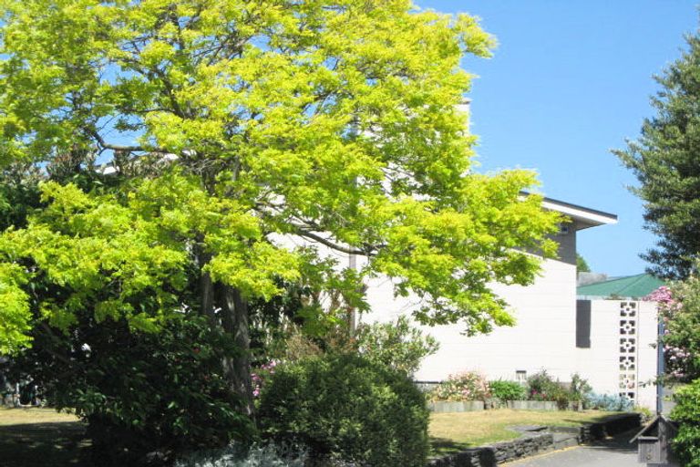 Photo of property in 6 Te Rama Place, Wainoni, Christchurch, 8061