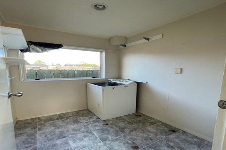Photo of property in 10 Granville Drive, Massey, Auckland, 0614