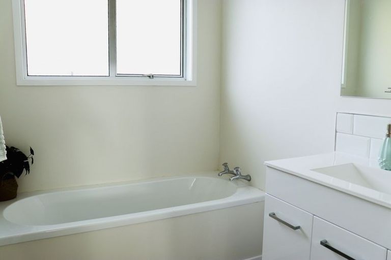 Photo of property in 14 Chantal Place, Red Hill, Papakura, 2110