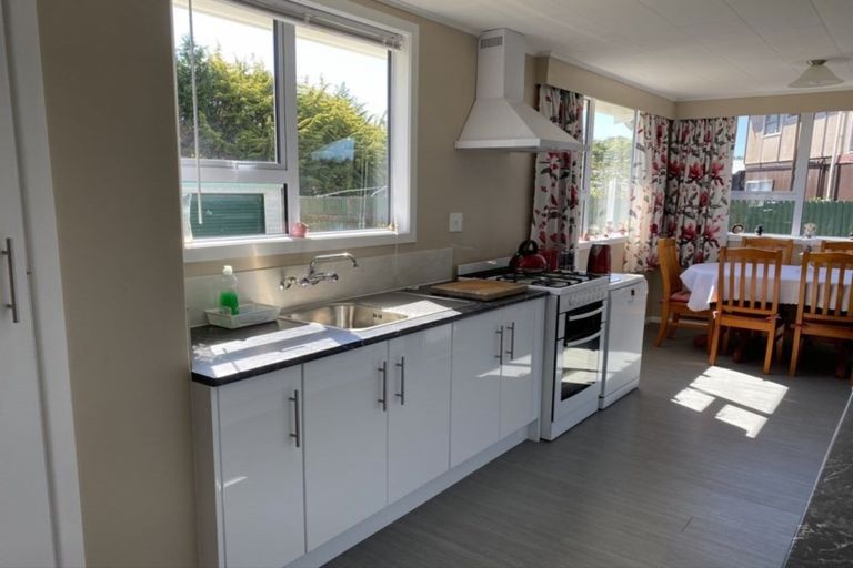 Photo of property in 21 Castle Street, Eltham, 4322