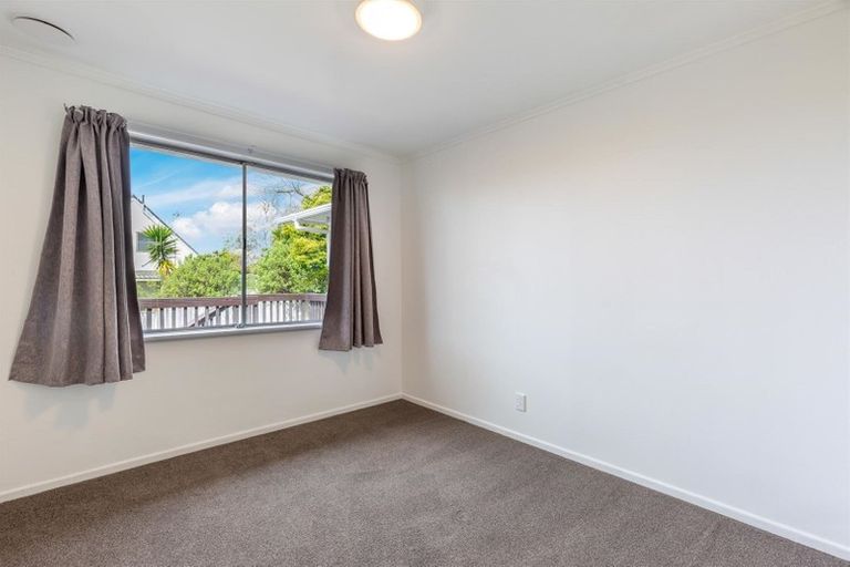 Photo of property in 9 Tracey Terrace, Te Atatu South, Auckland, 0602